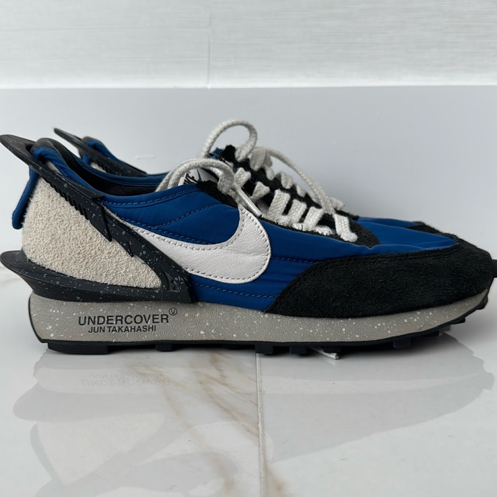 Women’s Nike sneakers